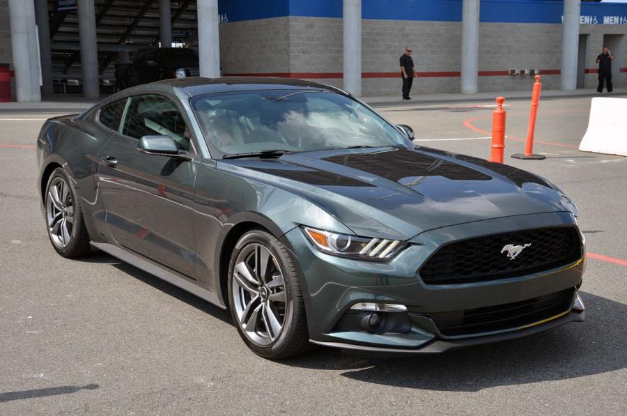  Ford Mustang EcoBoost 2015 года  (фото 17 из 20)